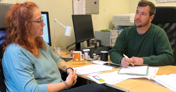 Berufsbegleitende Erzieherausbildung, Heike Jastrow im Gespräch mit Johann Schellenberg Berufsbegleitende Erzieherausbildung, Heike Jastrow im Gespräch mit Johann Schellenberg