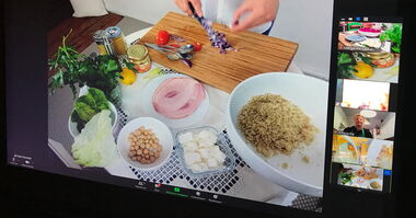 Gesund kochen lernen via Zoom im digitalen Kochkurs Gesund kochen lernen via Zoom im digitalen Kochkurs