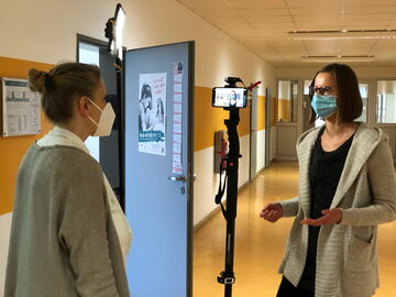 RBB-Reportage in der Konrad-Wachsmann-Schule, Interview mit Schulsozialarbeiterin RBB-Reportage in der Konrad-Wachsmann-Schule, Interview mit Schulsozialarbeiterin