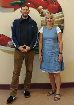 Paul Denkhaus, Schulsozialarbeiter und Antje Hildebrand, Lehrerin Paul Denkhaus, Schulsozialarbeiter und Antje Hildebrand, Lehrerin an der Schule am Schloss
